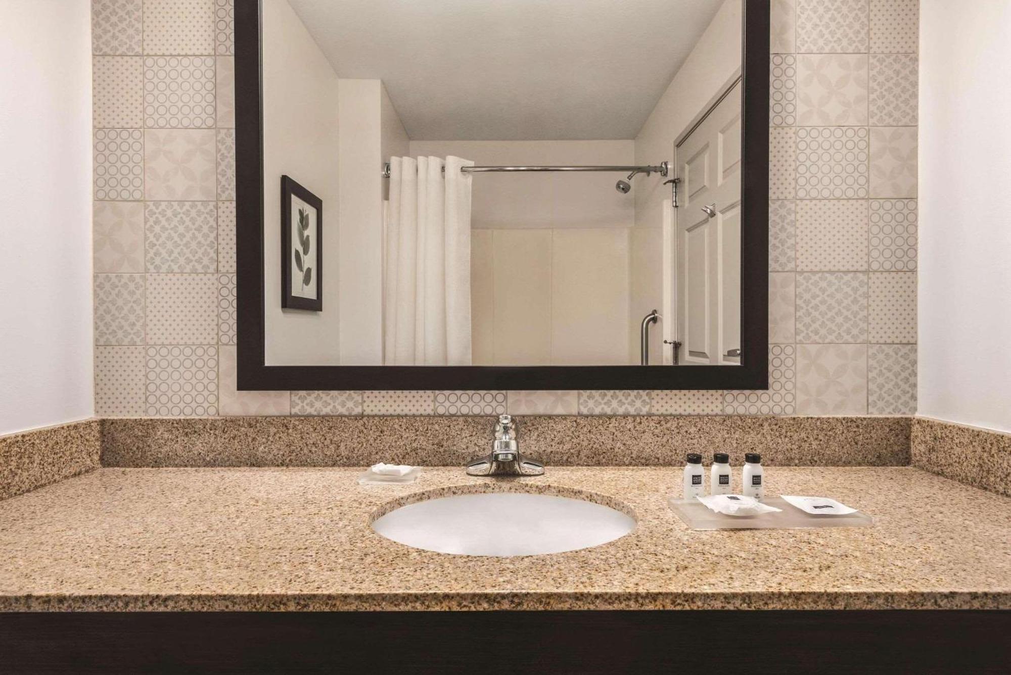 Country Inn & Suites By Radisson, Green Bay East, Wi מראה חיצוני תמונה